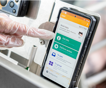 Hand operating the App in a smartphone next to LeeO device